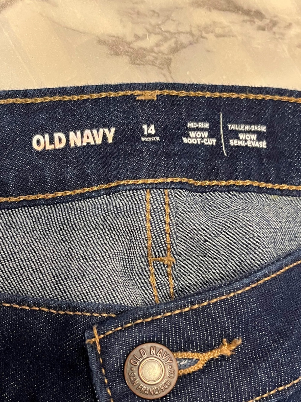 OLD NAVY Mid Rise WOW  Bootcut Jeans in Deep Indigo size 14 PETITE - Picture 4 of 11